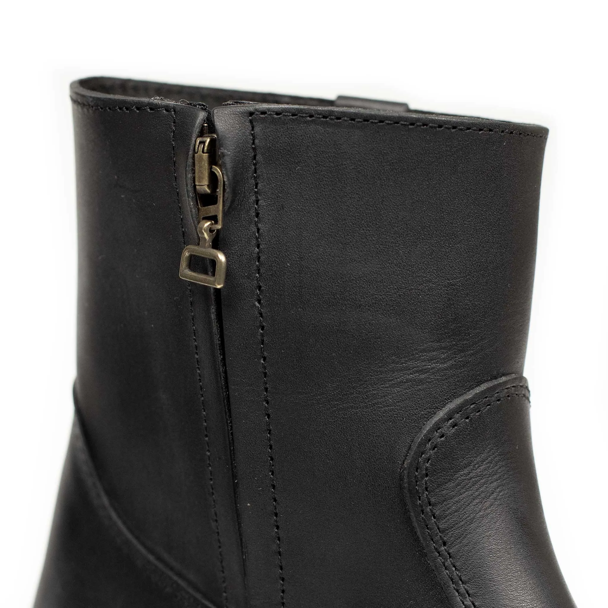 Camille side-zip boots in black Suportlo calf